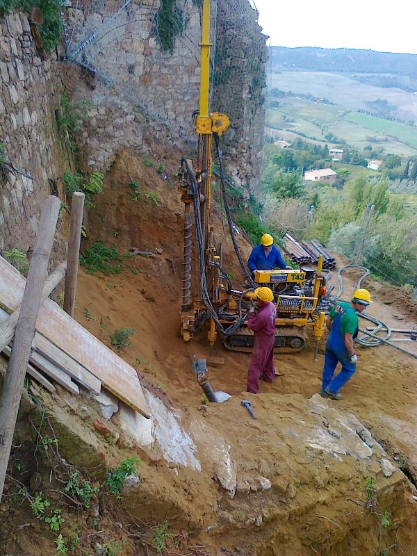 LAVORI DI SISTEMAZIONE FRANA CANNETO MONTEPULCIANO